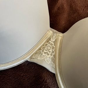 Vanity Fair
BEAUTY BACK
Full Figure Underwire Smoothing Bras